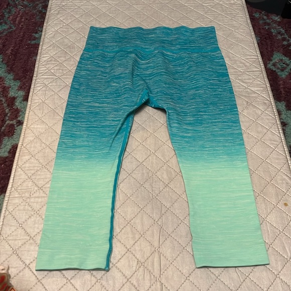 Teal space dye capri leggings - Picture 2 of 3